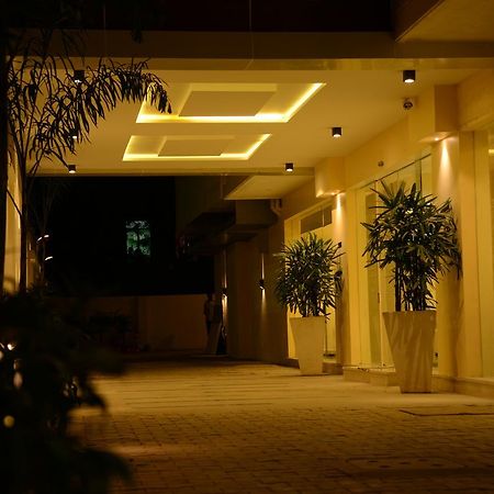 Hotel Blu Iris à Chennai Extérieur photo