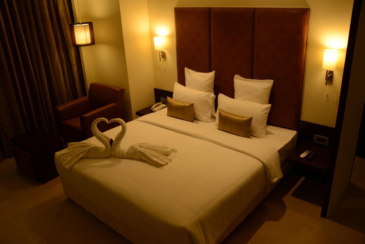 Hotel Blu Iris à Chennai Extérieur photo