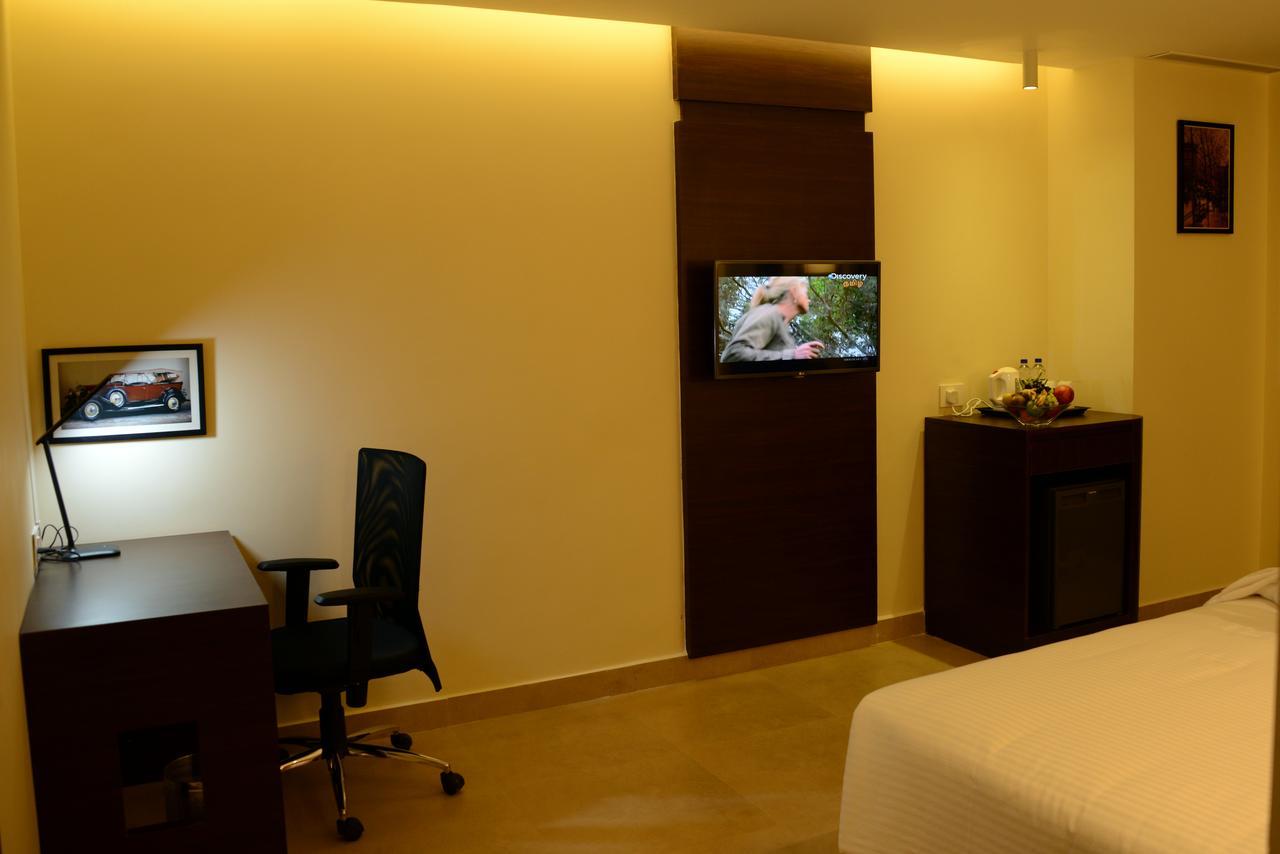 Hotel Blu Iris à Chennai Extérieur photo