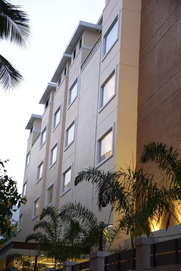 Hotel Blu Iris à Chennai Extérieur photo