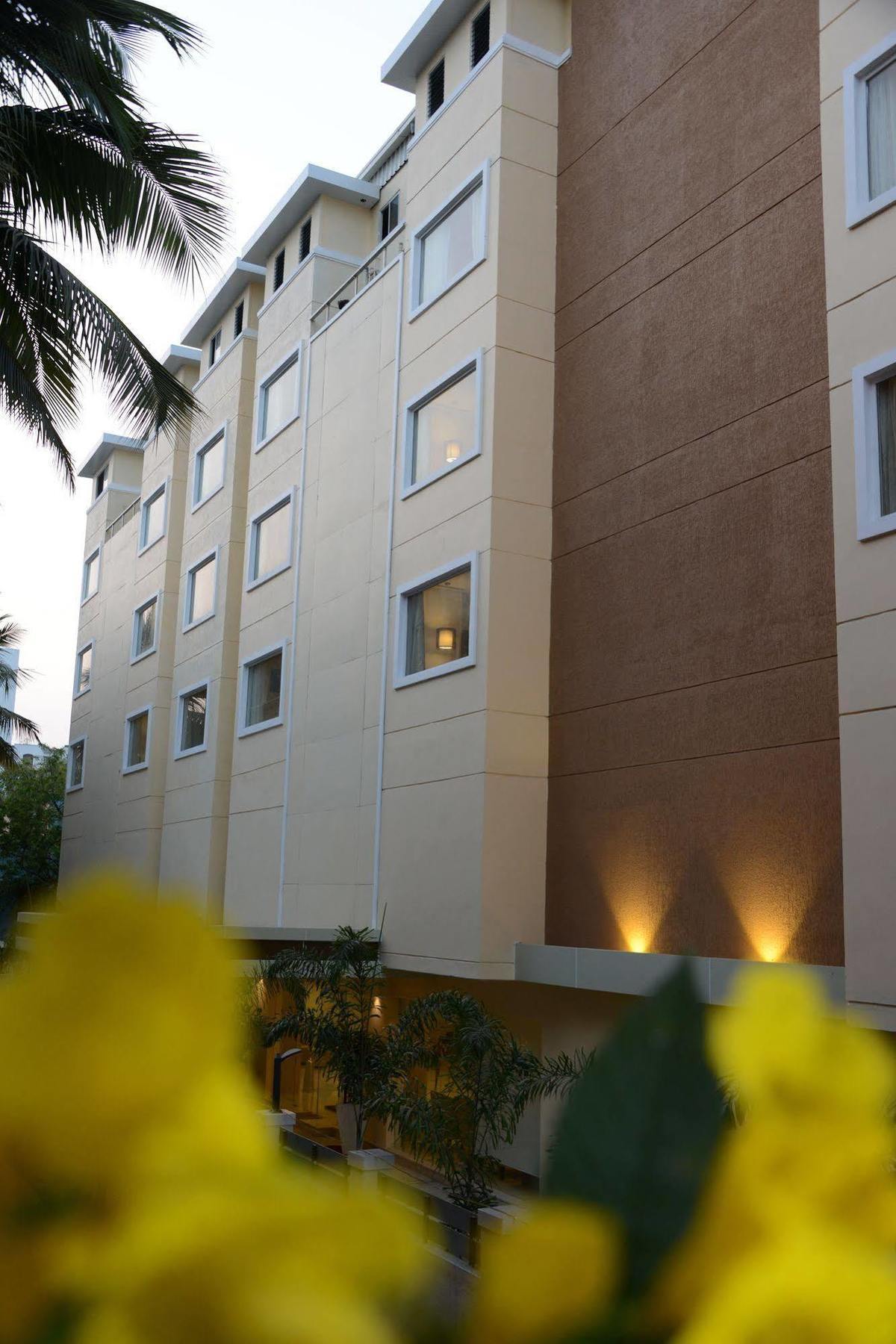 Hotel Blu Iris à Chennai Extérieur photo