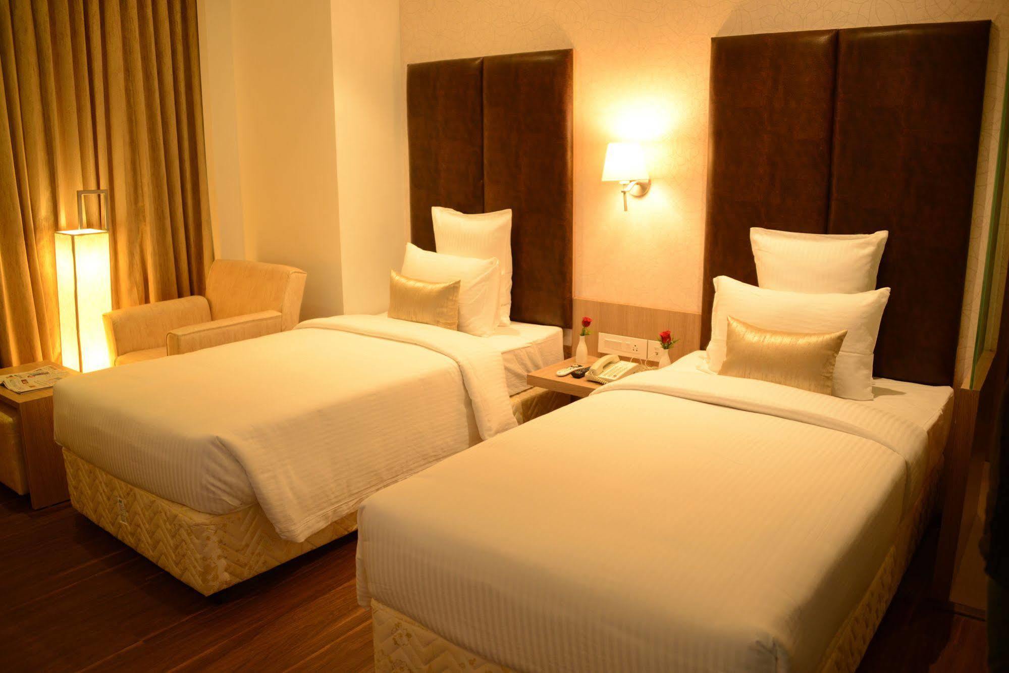 Hotel Blu Iris à Chennai Extérieur photo