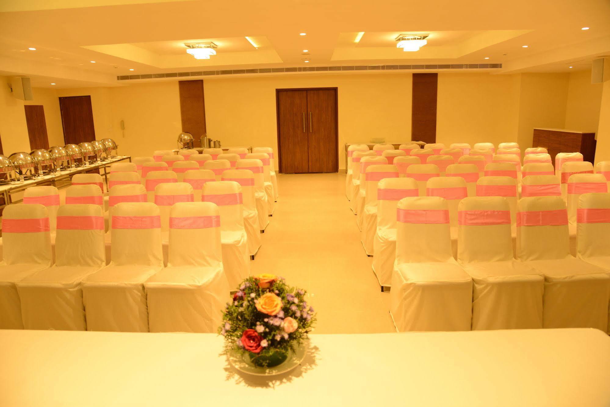 Hotel Blu Iris à Chennai Extérieur photo
